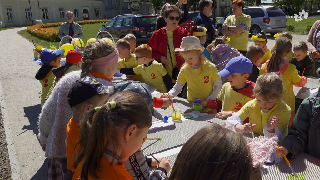 Uświadamiali o opiece hospicyjnej. Za nami I Marsz Żonkili w Końskich [wideo, zdjęcia]