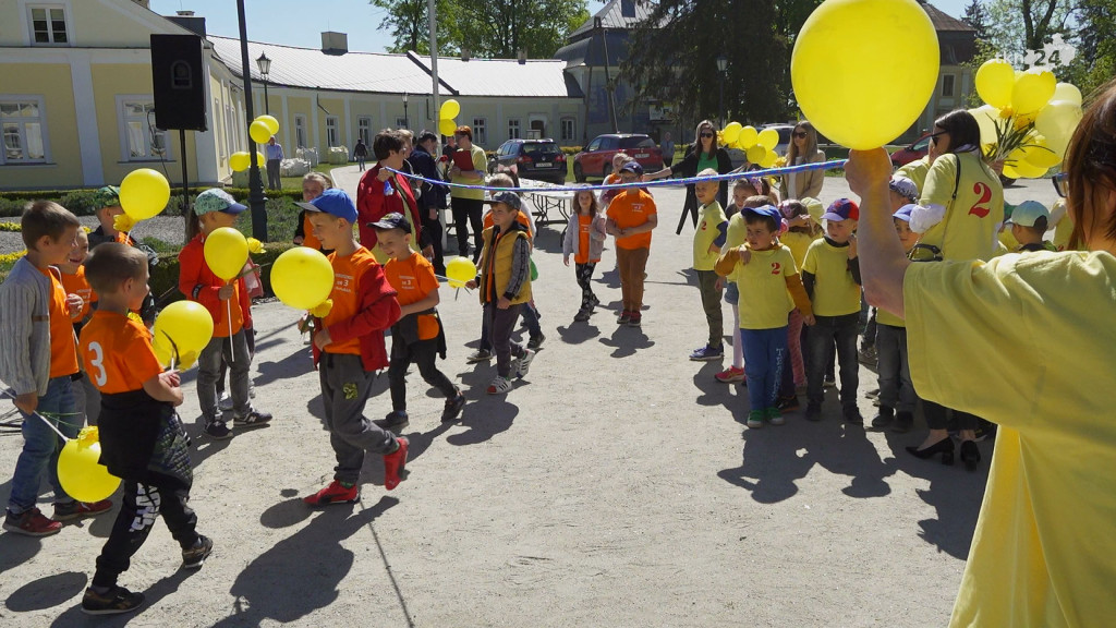 Uświadamiali o opiece hospicyjnej. Za nami I Marsz Żonkili w Końskich [wideo, zdjęcia]