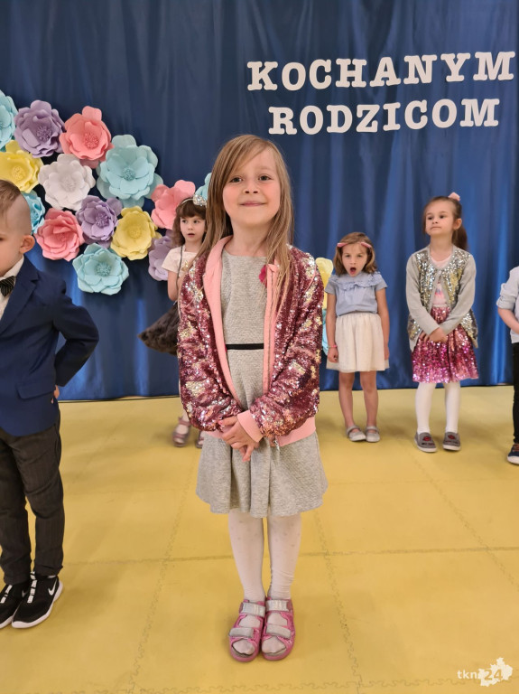 Przedszkolaki wystąpiły dla swoich rodzin w Bajkowej Krainie [wideo, zdjęcia]