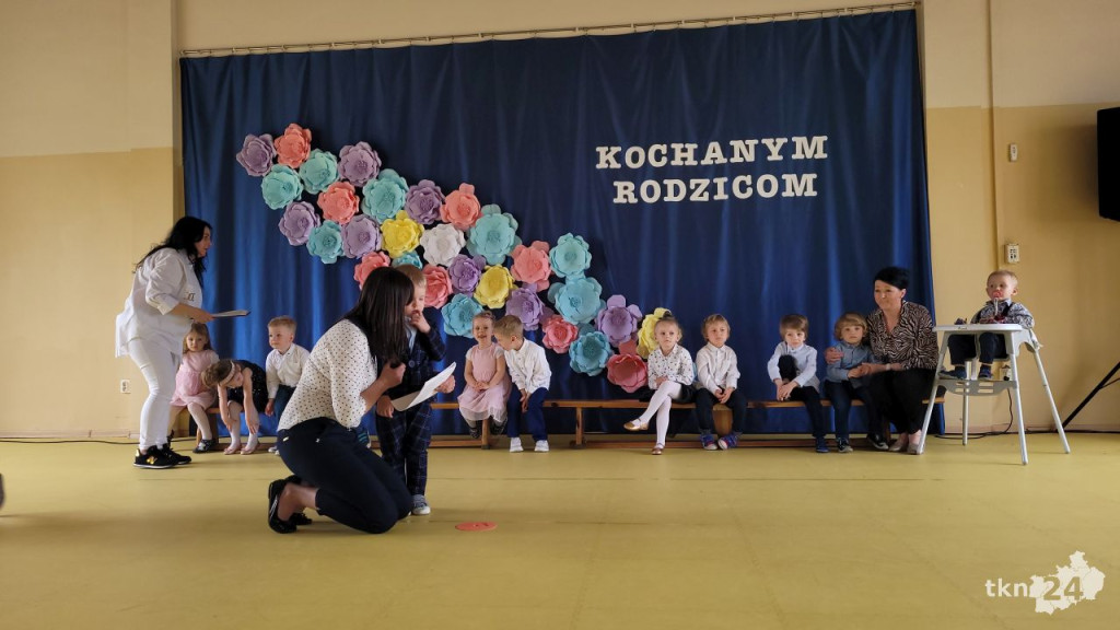 Przedszkolaki wystąpiły dla swoich rodzin w Bajkowej Krainie [wideo, zdjęcia]