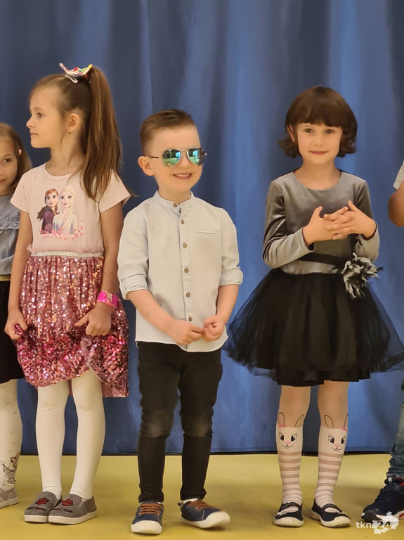 Przedszkolaki wystąpiły dla swoich rodzin w Bajkowej Krainie [wideo, zdjęcia]