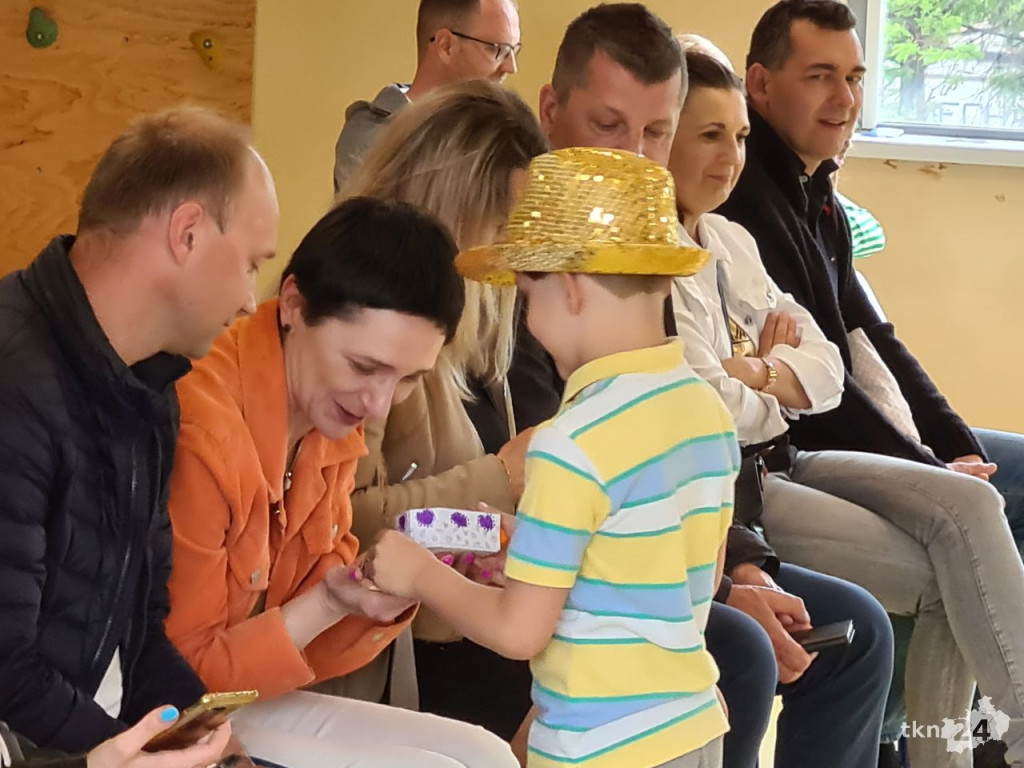 Przedszkolaki wystąpiły dla swoich rodzin w Bajkowej Krainie [wideo, zdjęcia]
