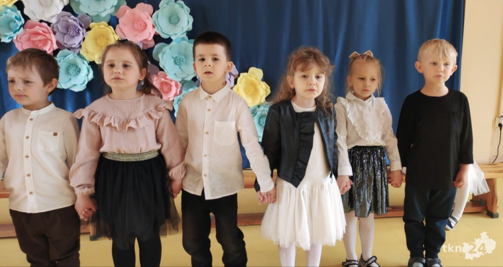Przedszkolaki wystąpiły dla swoich rodzin w Bajkowej Krainie [wideo, zdjęcia]