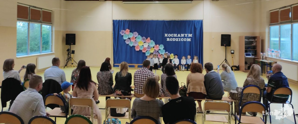 Przedszkolaki wystąpiły dla swoich rodzin w Bajkowej Krainie [wideo, zdjęcia]