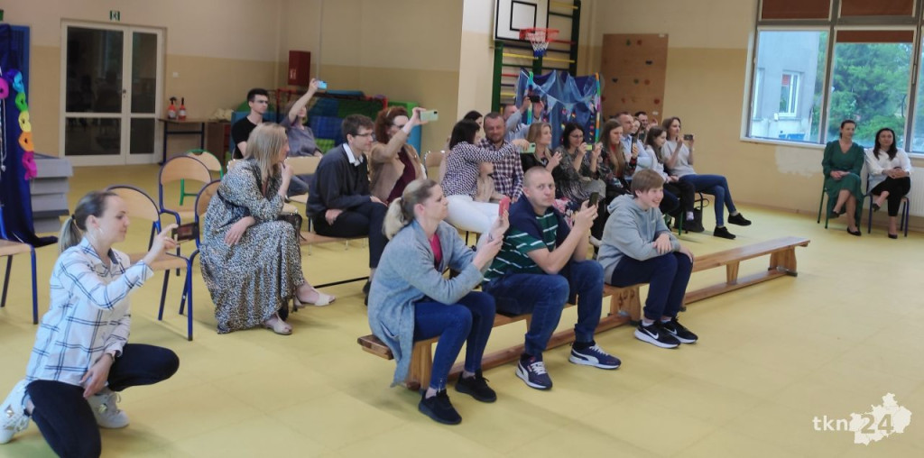 Przedszkolaki wystąpiły dla swoich rodzin w Bajkowej Krainie [wideo, zdjęcia]