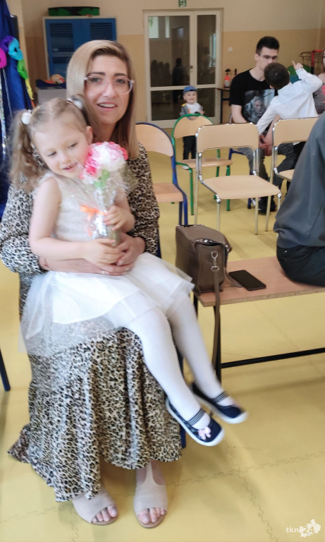 Przedszkolaki wystąpiły dla swoich rodzin w Bajkowej Krainie [wideo, zdjęcia]