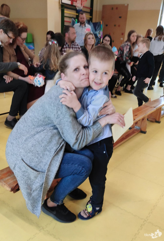 Przedszkolaki wystąpiły dla swoich rodzin w Bajkowej Krainie [wideo, zdjęcia]