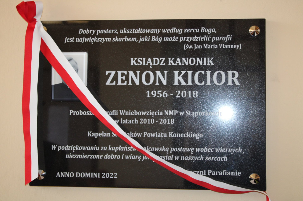 Dzieci i strażacy świętowali w Stąporkowie. Uczczono księdza Kiciora [wideo, zdjęcia]