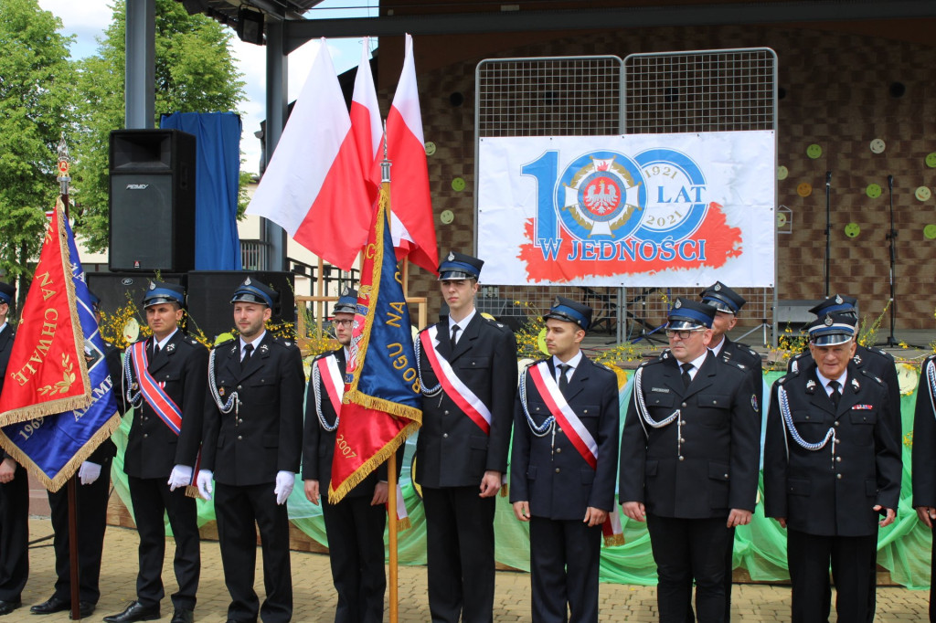 Dzieci i strażacy świętowali w Stąporkowie. Uczczono księdza Kiciora [wideo, zdjęcia]