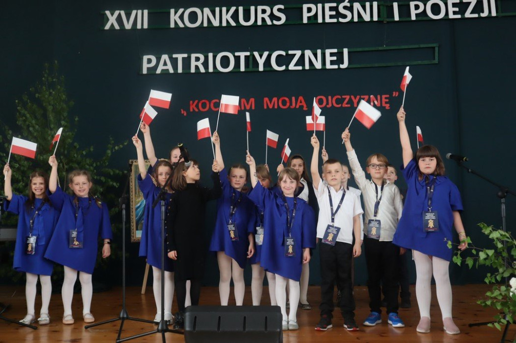 Patriotyczne pieśni i poezja znów wybrzmiały w Gowarczowie. Znamy zwycięzców konkursu [zdjęcia]