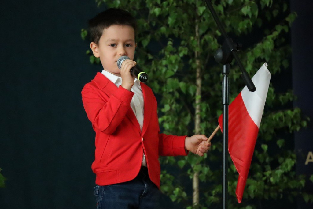 Patriotyczne pieśni i poezja znów wybrzmiały w Gowarczowie. Znamy zwycięzców konkursu [zdjęcia]