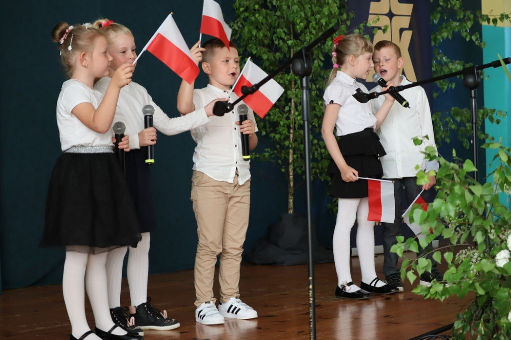 Patriotyczne pieśni i poezja znów wybrzmiały w Gowarczowie. Znamy zwycięzców konkursu [zdjęcia]