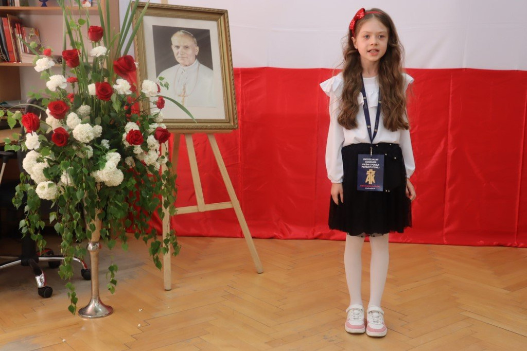 Patriotyczne pieśni i poezja znów wybrzmiały w Gowarczowie. Znamy zwycięzców konkursu [zdjęcia]
