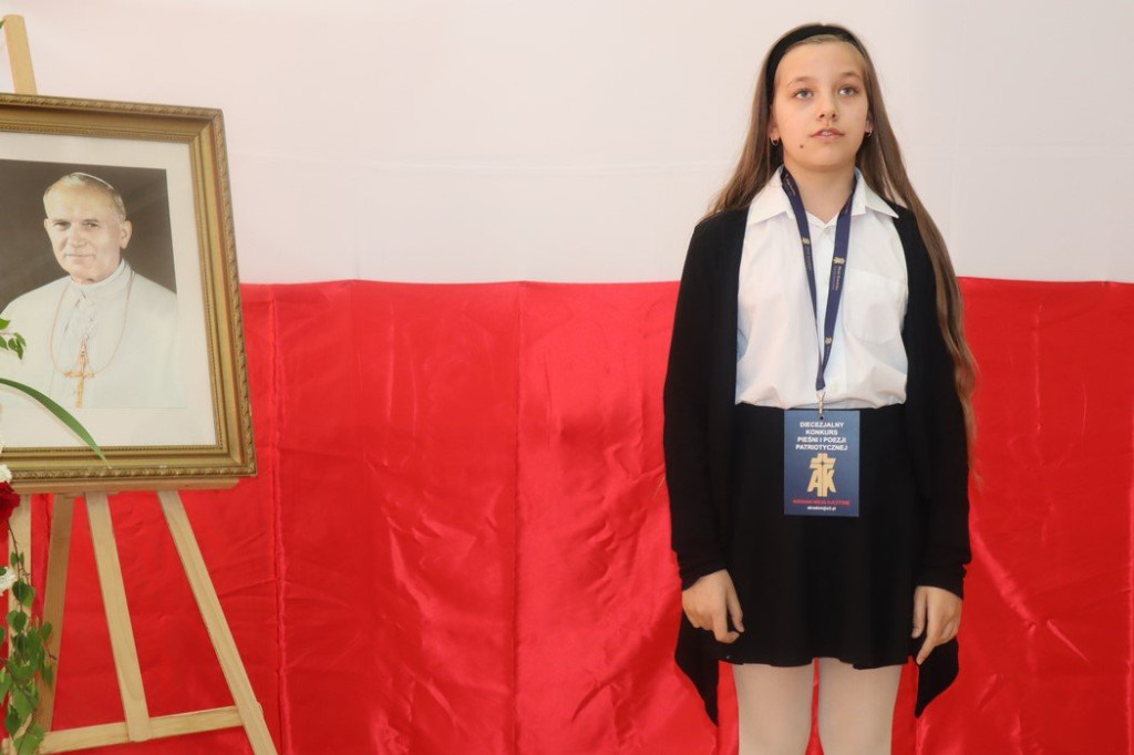 Patriotyczne pieśni i poezja znów wybrzmiały w Gowarczowie. Znamy zwycięzców konkursu [zdjęcia]