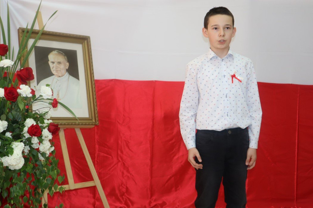 Patriotyczne pieśni i poezja znów wybrzmiały w Gowarczowie. Znamy zwycięzców konkursu [zdjęcia]