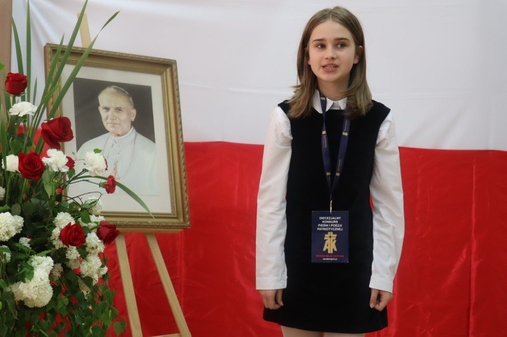 Patriotyczne pieśni i poezja znów wybrzmiały w Gowarczowie. Znamy zwycięzców konkursu [zdjęcia]