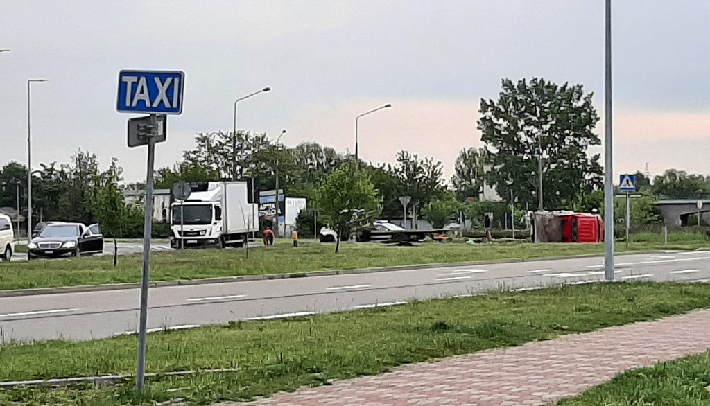 MAN i Volkswagen zderzyły się pod Kauflandem! [zdjęcia]