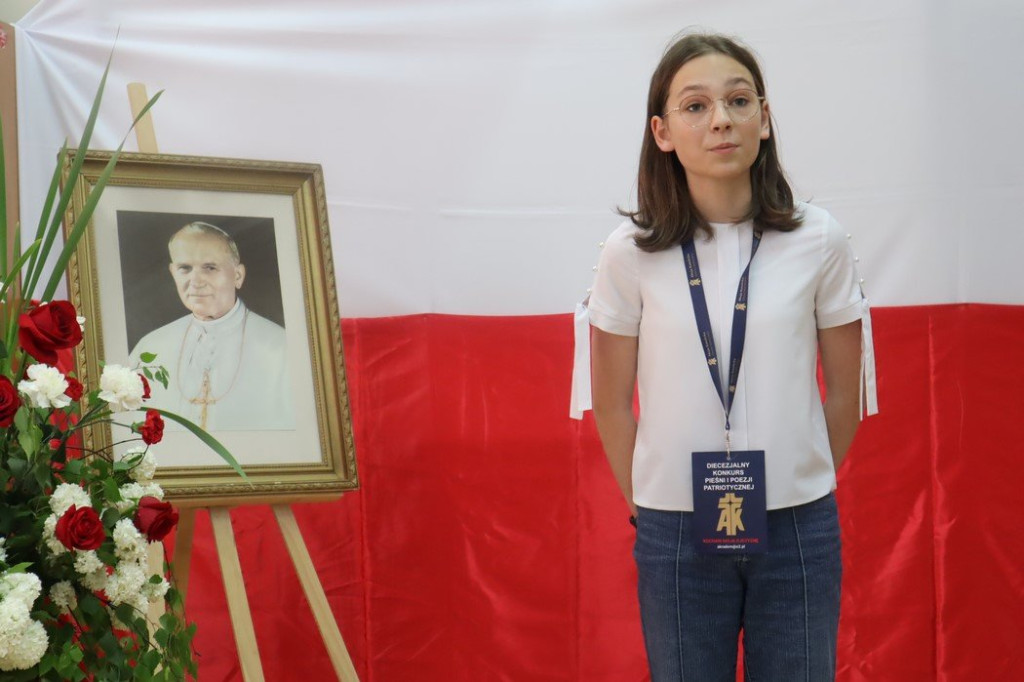 Patriotyczne pieśni i poezja znów wybrzmiały w Gowarczowie. Znamy zwycięzców konkursu [zdjęcia]