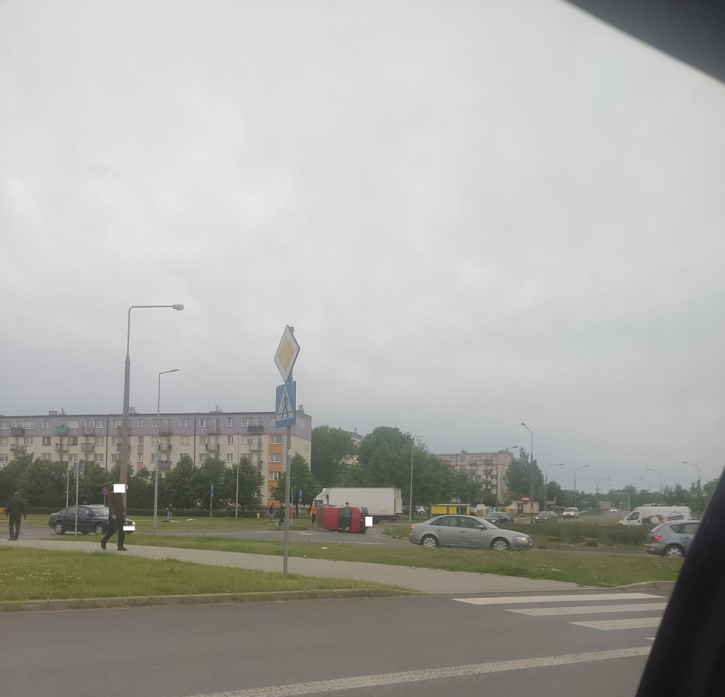 MAN i Volkswagen zderzyły się pod Kauflandem! [zdjęcia]