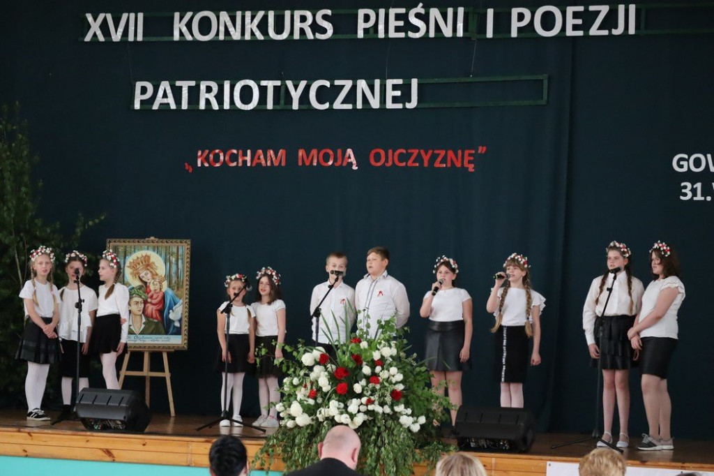 Patriotyczne pieśni i poezja znów wybrzmiały w Gowarczowie. Znamy zwycięzców konkursu [zdjęcia]