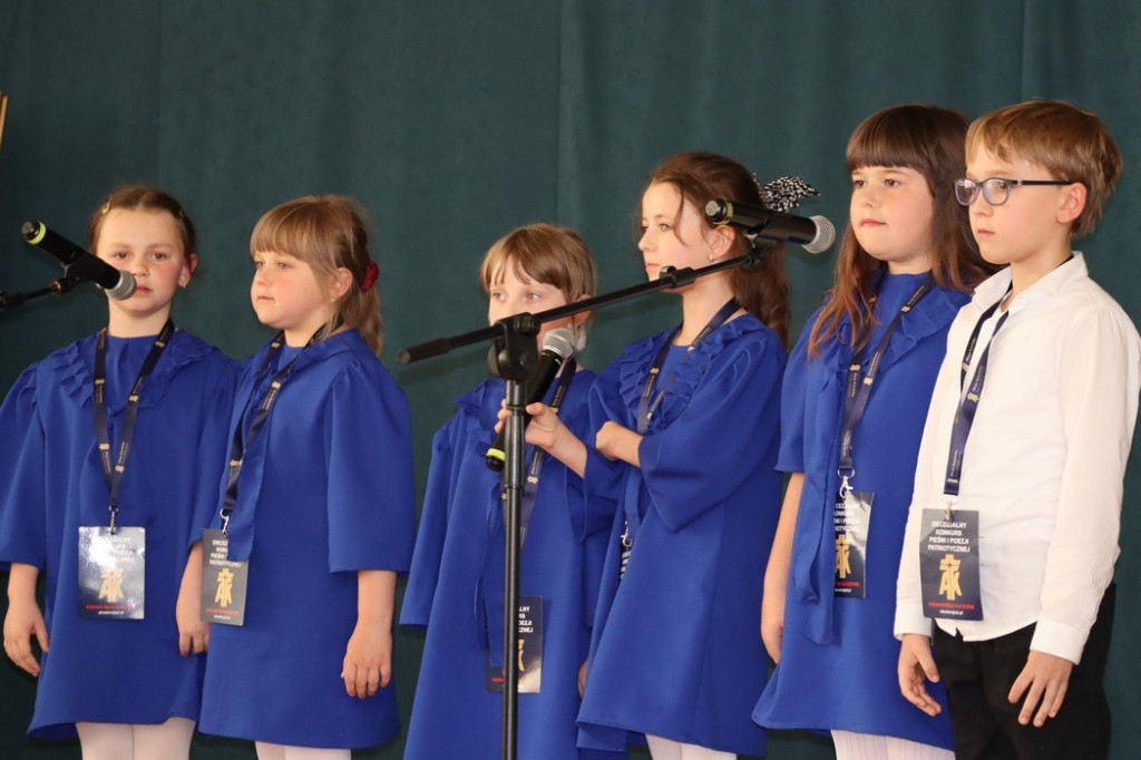 Patriotyczne pieśni i poezja znów wybrzmiały w Gowarczowie. Znamy zwycięzców konkursu [zdjęcia]