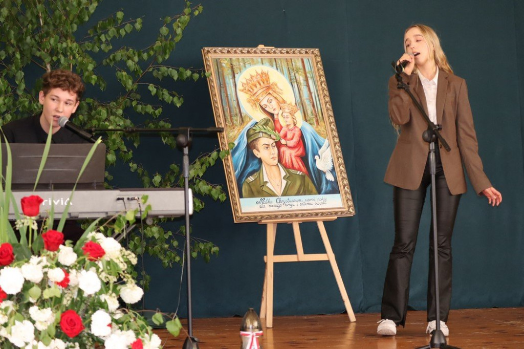 Patriotyczne pieśni i poezja znów wybrzmiały w Gowarczowie. Znamy zwycięzców konkursu [zdjęcia]