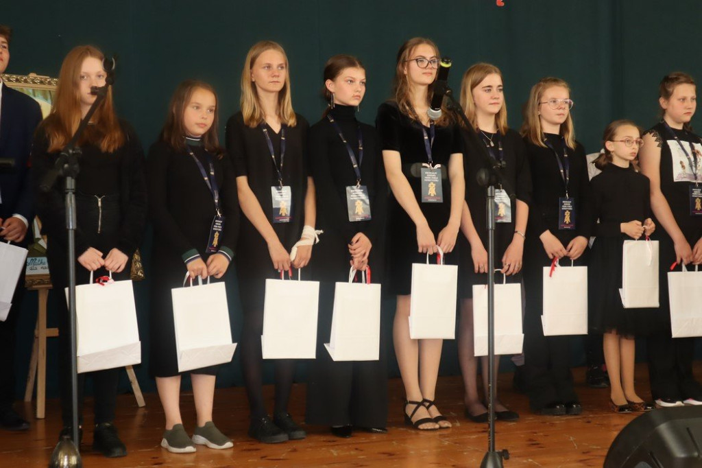Patriotyczne pieśni i poezja znów wybrzmiały w Gowarczowie. Znamy zwycięzców konkursu [zdjęcia]