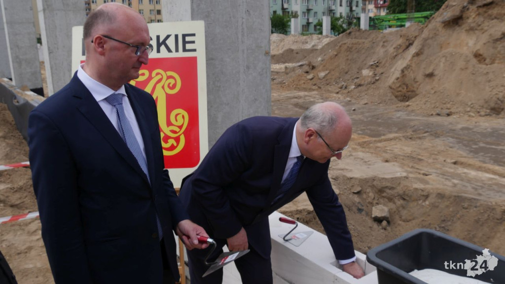 Wmurowali akt erekcyjny pod budowę hali przy SP nr 2 [wideo, zdjęcia]