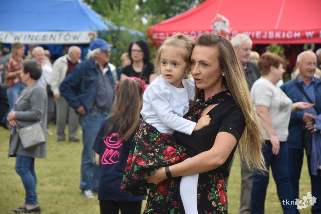 `Tradycja kołem gospodyń się toczy` w Końskich. III Przegląd KGW [wideo, zdjęcia]
