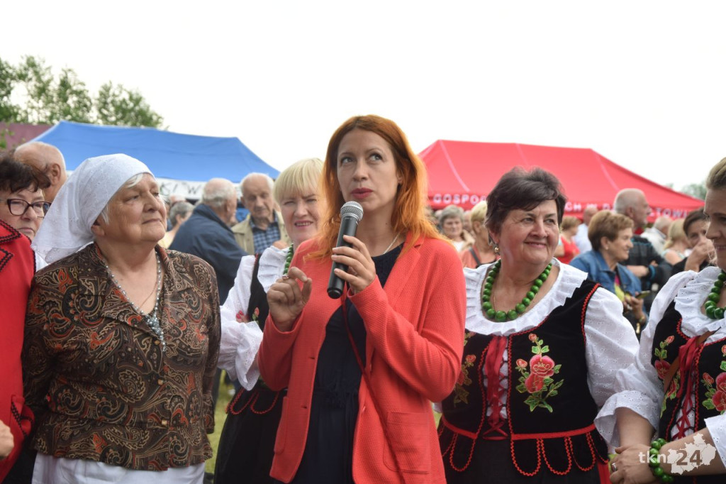 `Tradycja kołem gospodyń się toczy` w Końskich. III Przegląd KGW [wideo, zdjęcia]