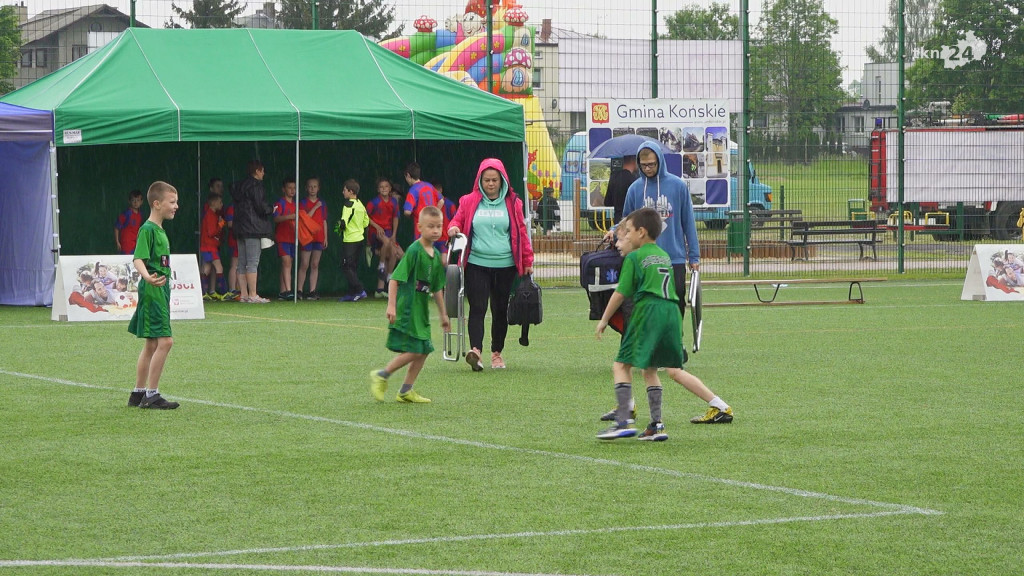 Moc zabawy i futbolu na stadionie OSiR w Końskich [fotorelacja]