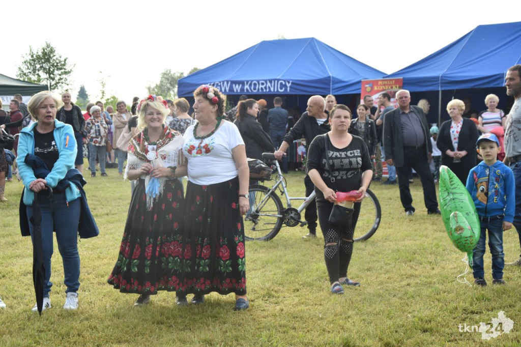 `Tradycja kołem gospodyń się toczy` w Końskich. III Przegląd KGW [wideo, zdjęcia]