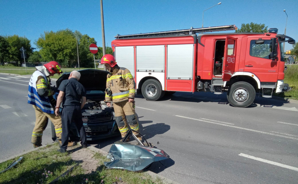 Niedzielny wypadek przy markecie Kaufland w Końskich [zdjęcia]