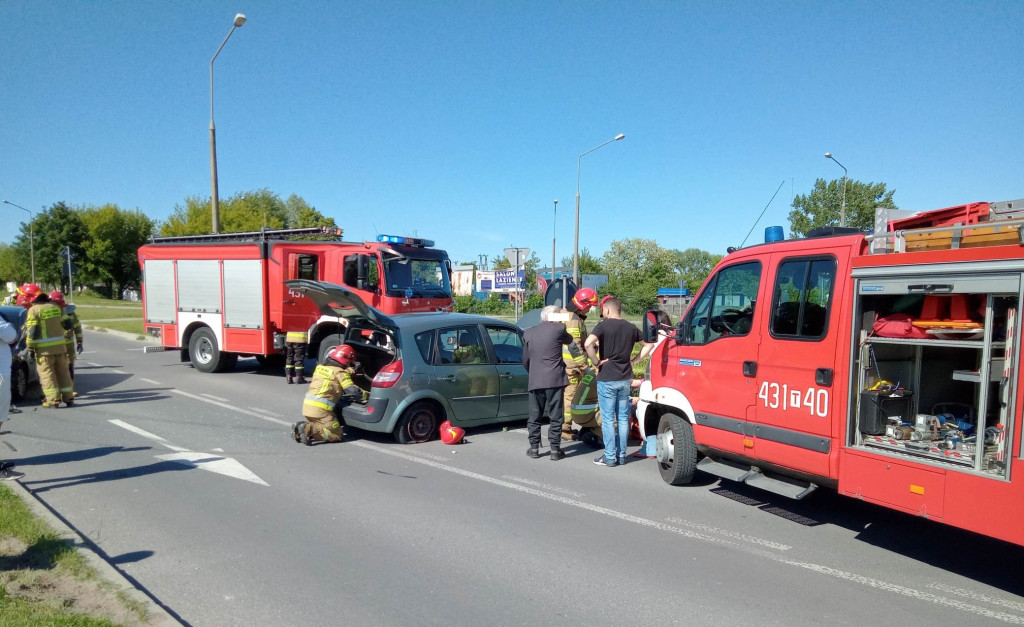 Niedzielny wypadek przy markecie Kaufland w Końskich [zdjęcia]