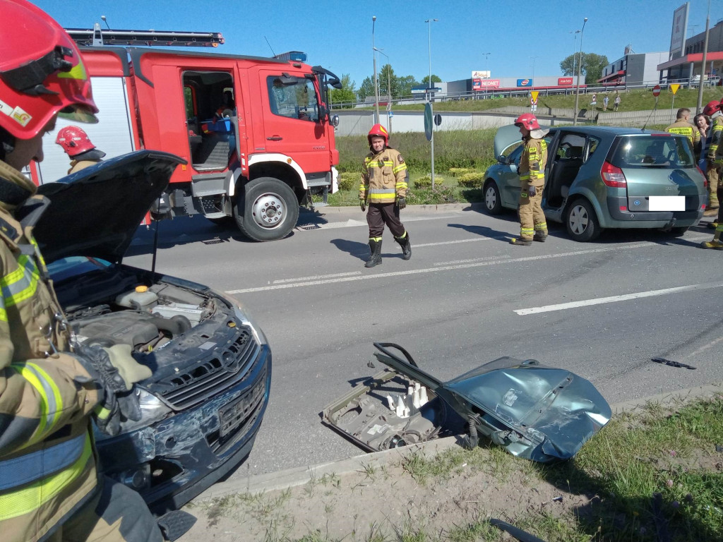 Niedzielny wypadek przy markecie Kaufland w Końskich [zdjęcia]