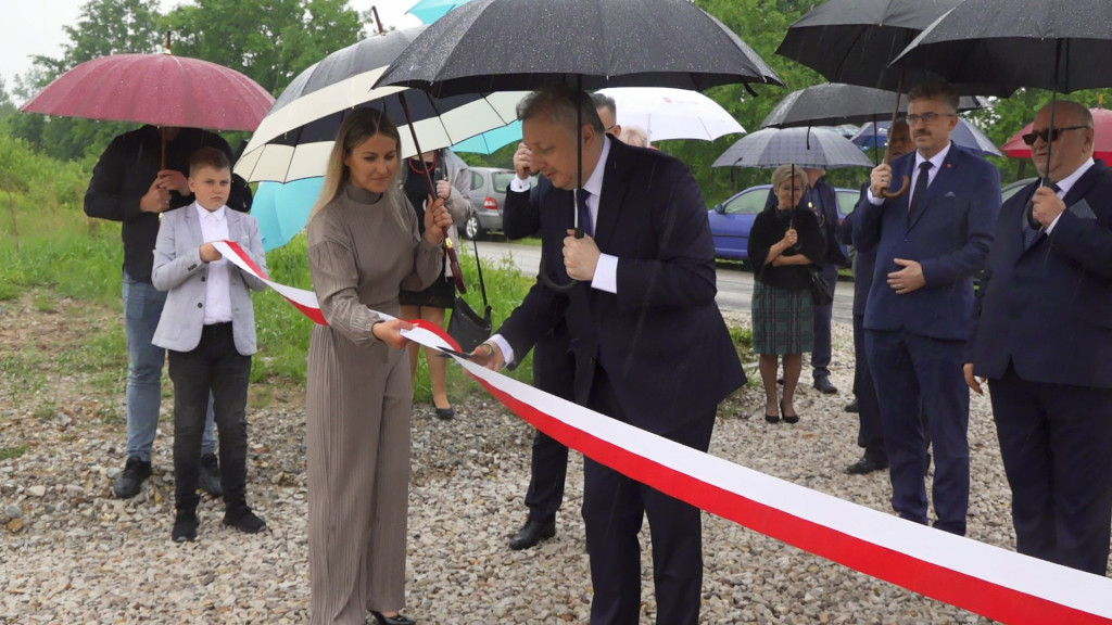 Wielki dzień gminy Fałków! Otworzono osiedle, wyróżniono ministra [foto]