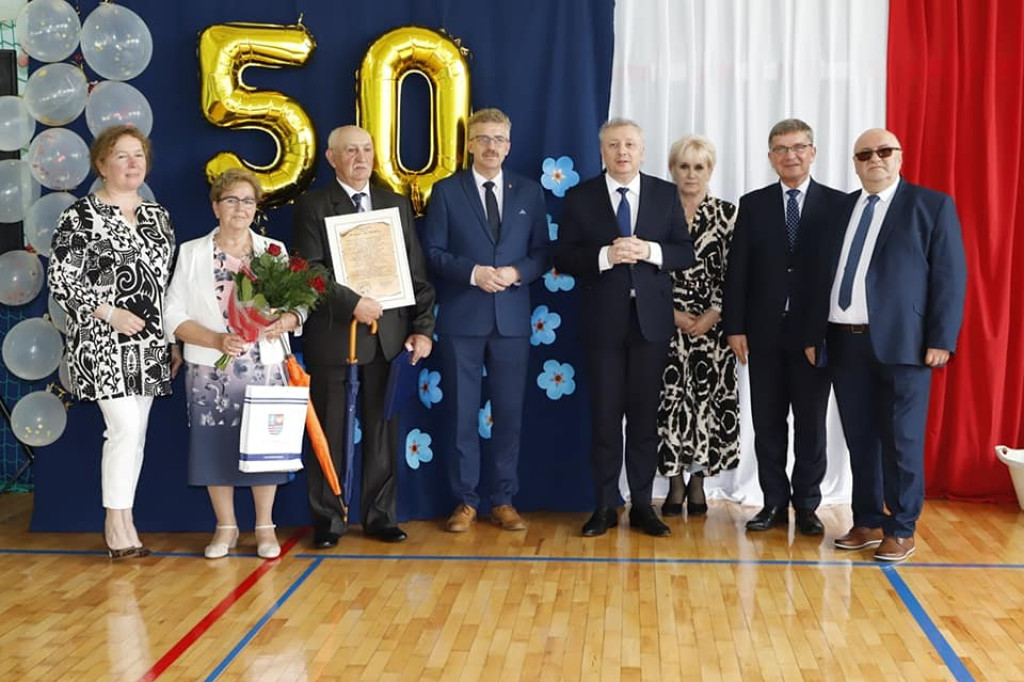 Wielki dzień gminy Fałków! Otworzono osiedle, wyróżniono ministra [foto]