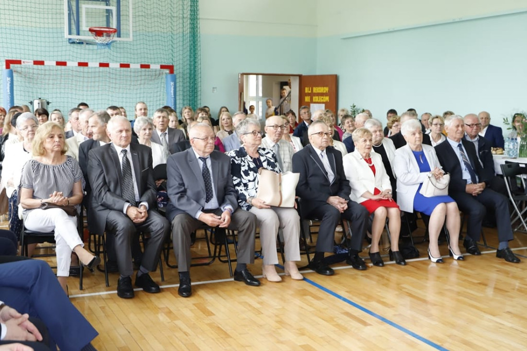 Wielki dzień gminy Fałków! Otworzono osiedle, wyróżniono ministra [foto]