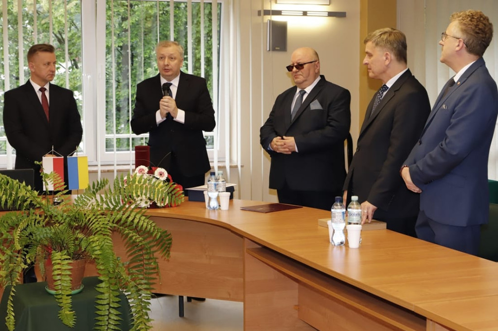 Wielki dzień gminy Fałków! Otworzono osiedle, wyróżniono ministra [foto]