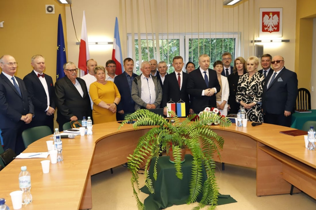 Wielki dzień gminy Fałków! Otworzono osiedle, wyróżniono ministra [foto]