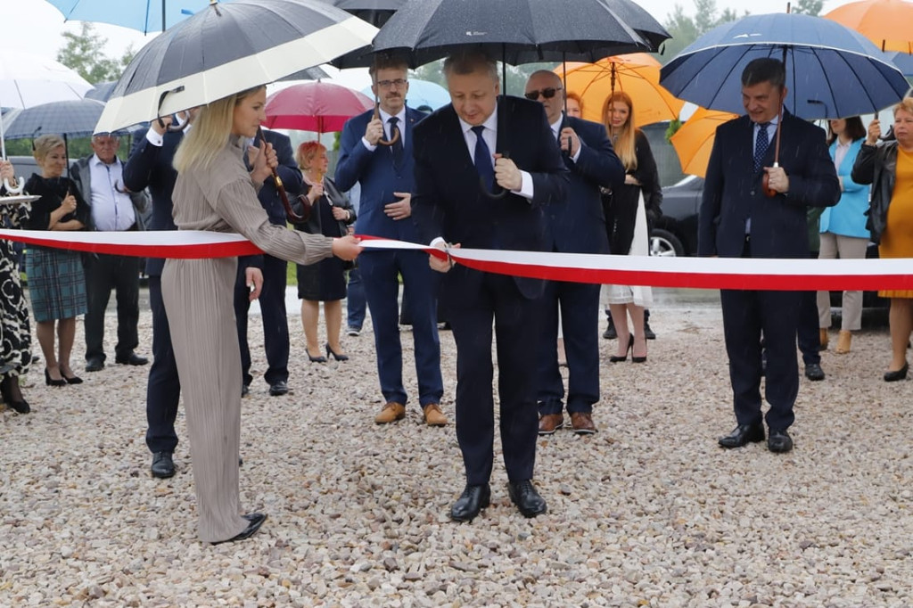 Wielki dzień gminy Fałków! Otworzono osiedle, wyróżniono ministra [foto]