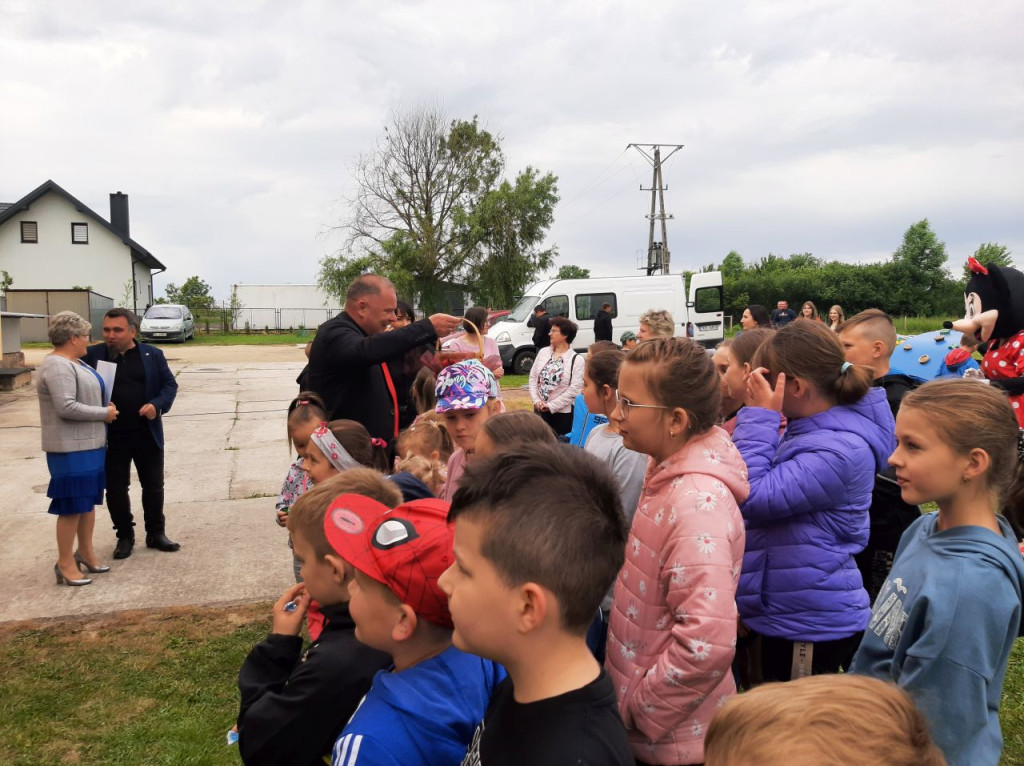 Wiele atrakcji na Dzień Dziecka w Szkole Podstawowej w Kłucku [zdjęcia]