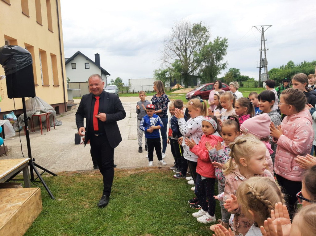 Wiele atrakcji na Dzień Dziecka w Szkole Podstawowej w Kłucku [zdjęcia]
