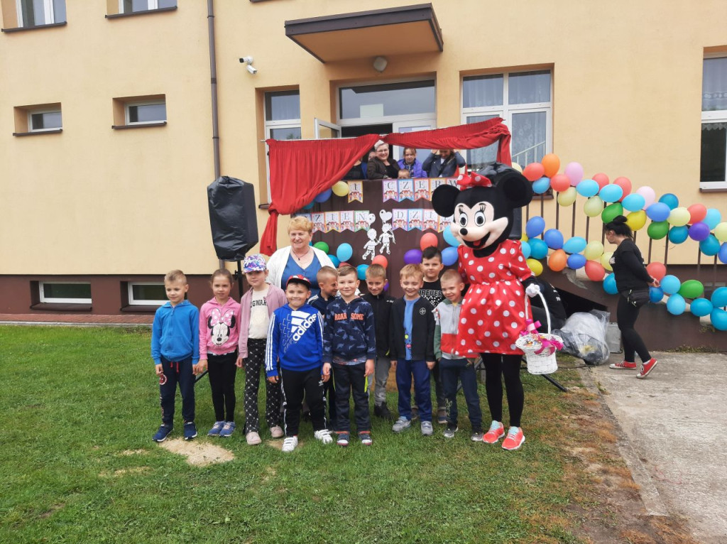 Wiele atrakcji na Dzień Dziecka w Szkole Podstawowej w Kłucku [zdjęcia]