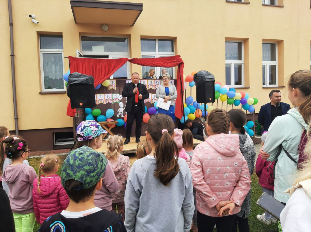 Wiele atrakcji na Dzień Dziecka w Szkole Podstawowej w Kłucku [zdjęcia]