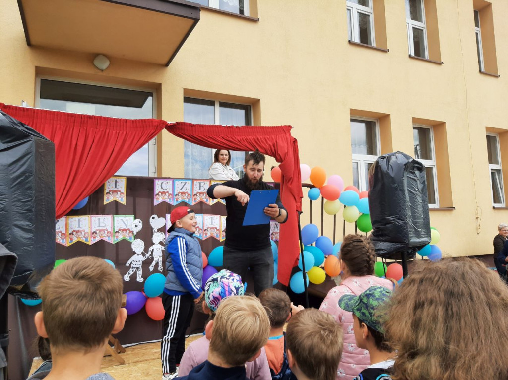 Wiele atrakcji na Dzień Dziecka w Szkole Podstawowej w Kłucku [zdjęcia]
