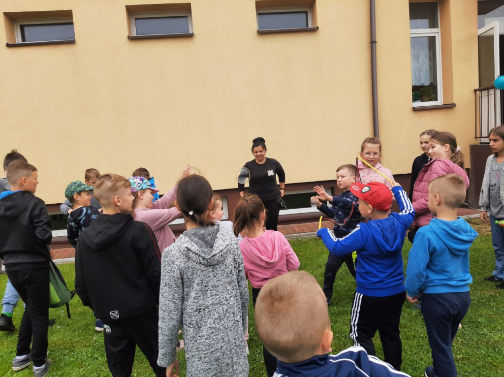Wiele atrakcji na Dzień Dziecka w Szkole Podstawowej w Kłucku [zdjęcia]