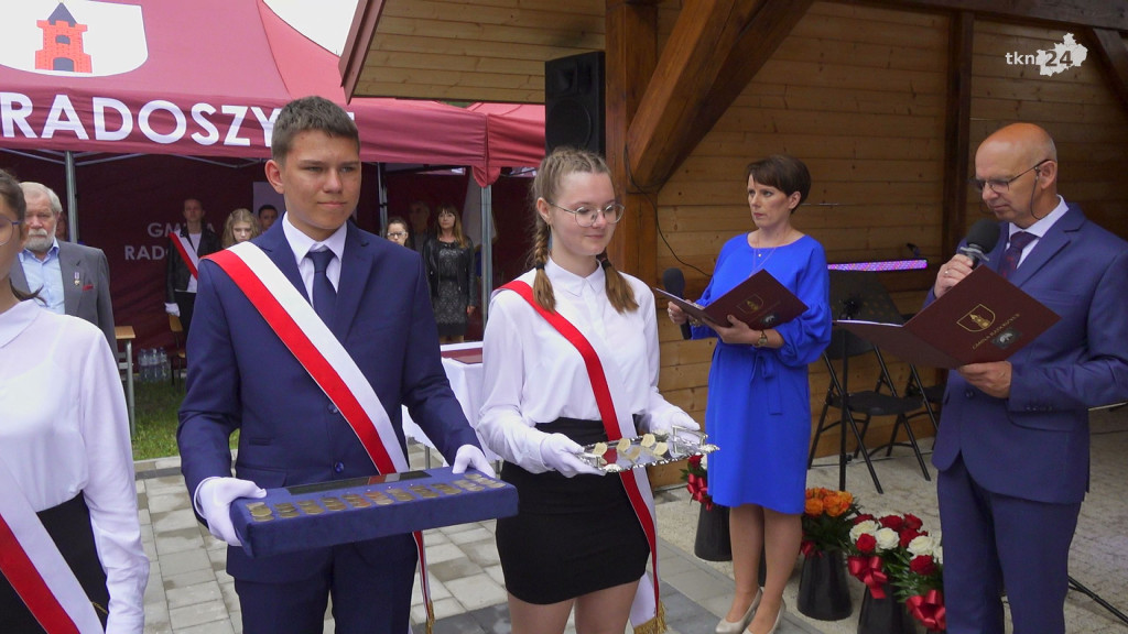 Szkoła Podstawowa w Górnikach ma już sto lat. Za nami piękna uroczystość [wideo, zdjęcia]