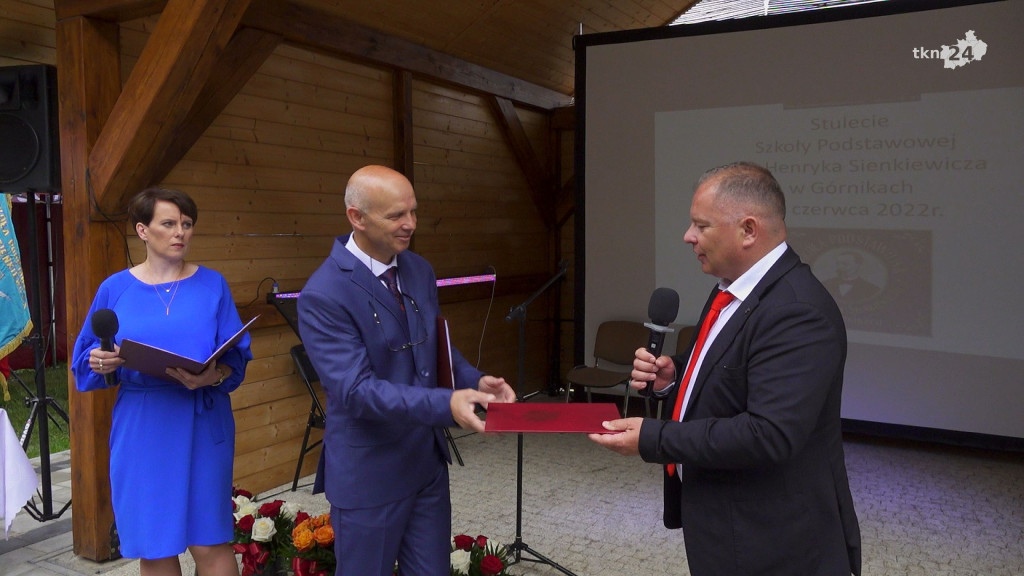 Szkoła Podstawowa w Górnikach ma już sto lat. Za nami piękna uroczystość [wideo, zdjęcia]