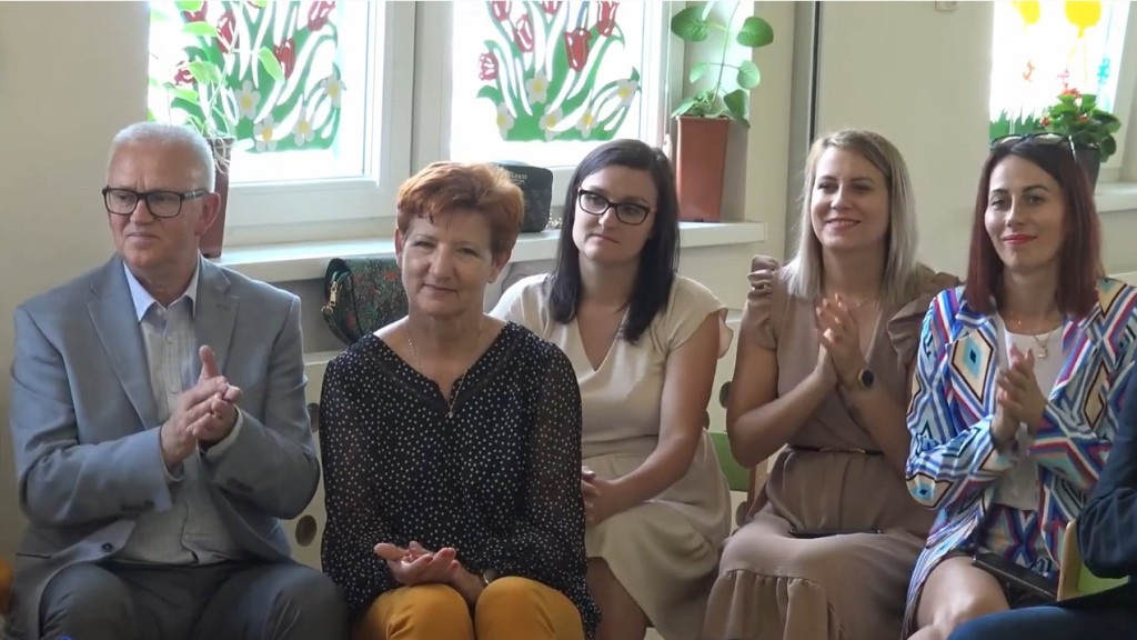 Plac zabaw i bieżnia. Nowe obiekty w Pomykowie [wideo, zdjęcia]